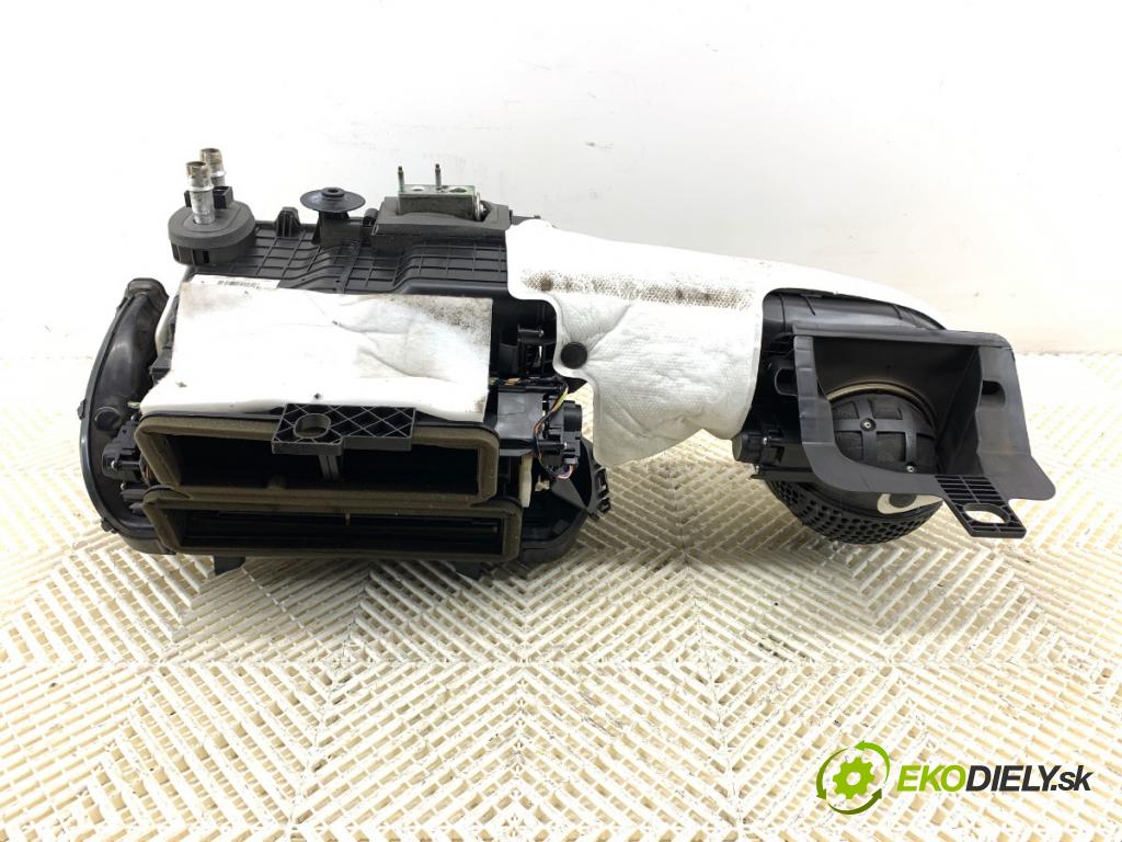 PEUGEOT 3008 nadwozie wielkoprzestrzenne (MPV) 2013 120 kW 2.0 HDi Hybrid4 1997 topné těleso radiátor topení komplet KOMBAJN 9800041780 (Radiátor topení)