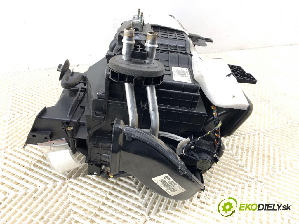 PEUGEOT 3008 nadwozie wielkoprzestrzenne (MPV) 2013 120 kW 2.0 HDi Hybrid4 1997 topné těleso radiátor topení komplet KOMBAJN 9800041780 (Radiátor topení)