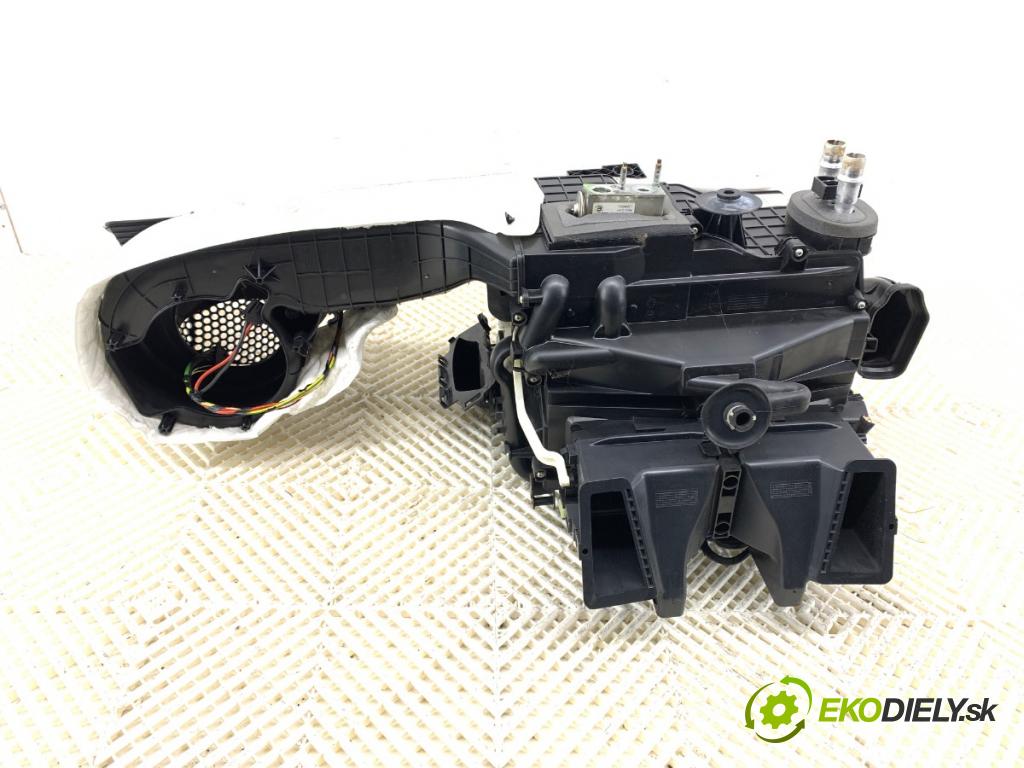 PEUGEOT 3008 nadwozie wielkoprzestrzenne (MPV) 2013 120 kW 2.0 HDi Hybrid4 1997 topné těleso radiátor topení komplet KOMBAJN 9800041780 (Radiátor topení)