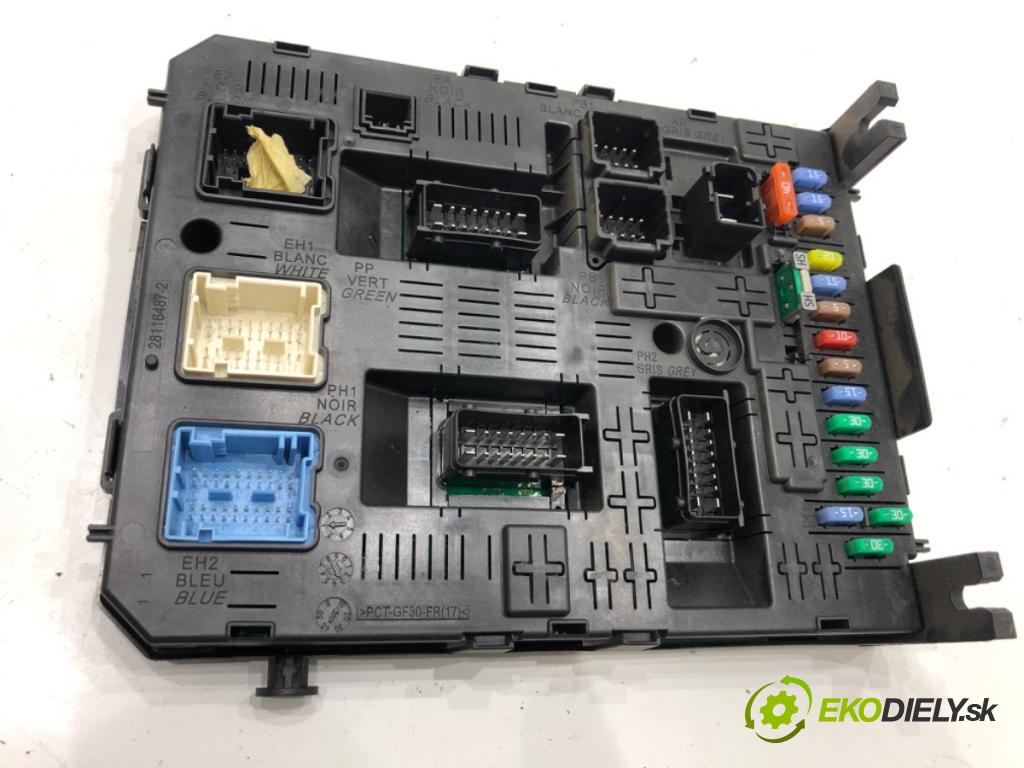 PEUGEOT 3008 nadwozie wielkoprzestrzenne (MPV) 2013 120 kW 2.0 HDi Hybrid4 1997 modul BSI 28116487-2 (Pojistková skříňka)