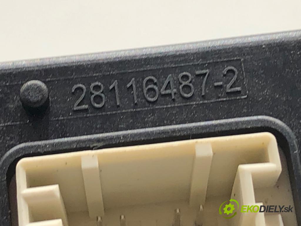 PEUGEOT 3008 nadwozie wielkoprzestrzenne (MPV) 2013 120 kW 2.0 HDi Hybrid4 1997 modul BSI 28116487-2 (Pojistková skříňka)