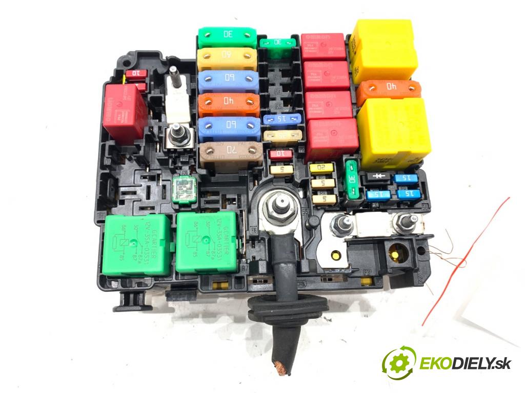 OPEL CROSSLAND SUV 2021 96 kW 1.2 (75) 1199 skříňka poistková 9804846880 (Pojistková skříňka)