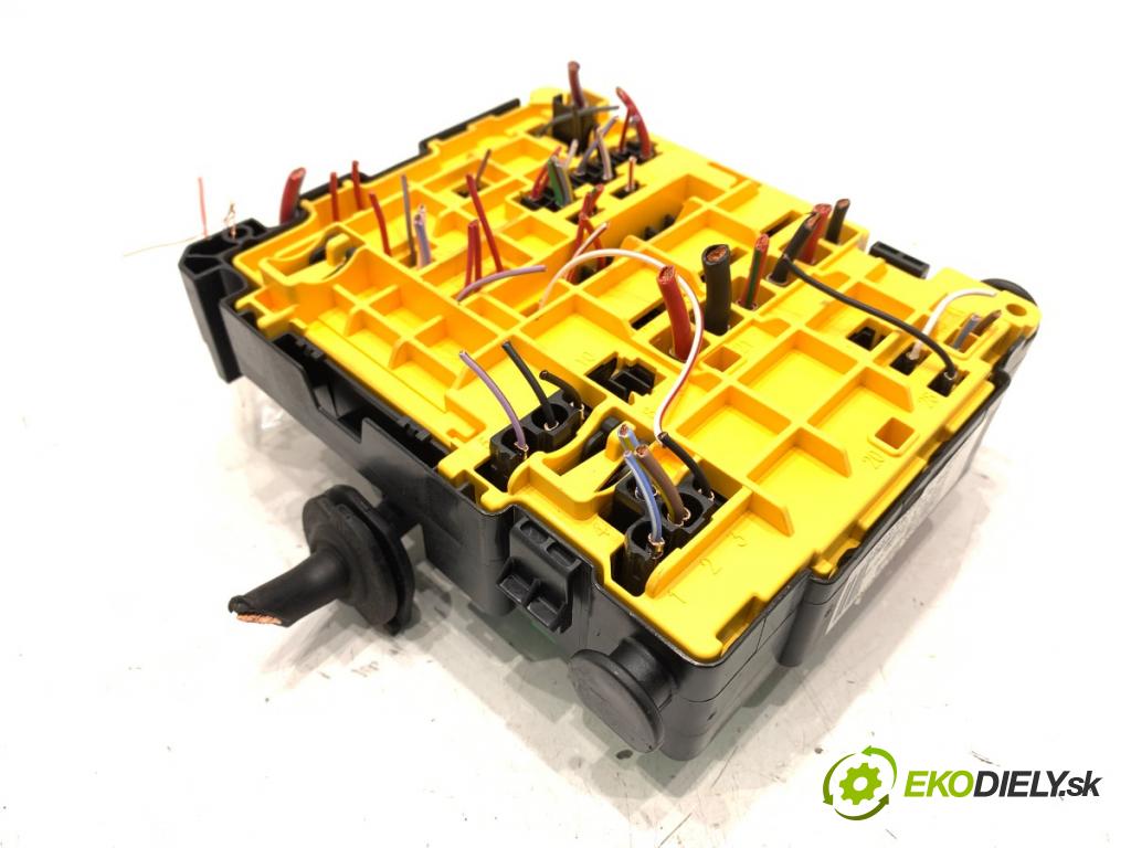 OPEL CROSSLAND SUV 2021 96 kW 1.2 (75) 1199 skříňka poistková 9804846880 (Pojistková skříňka)