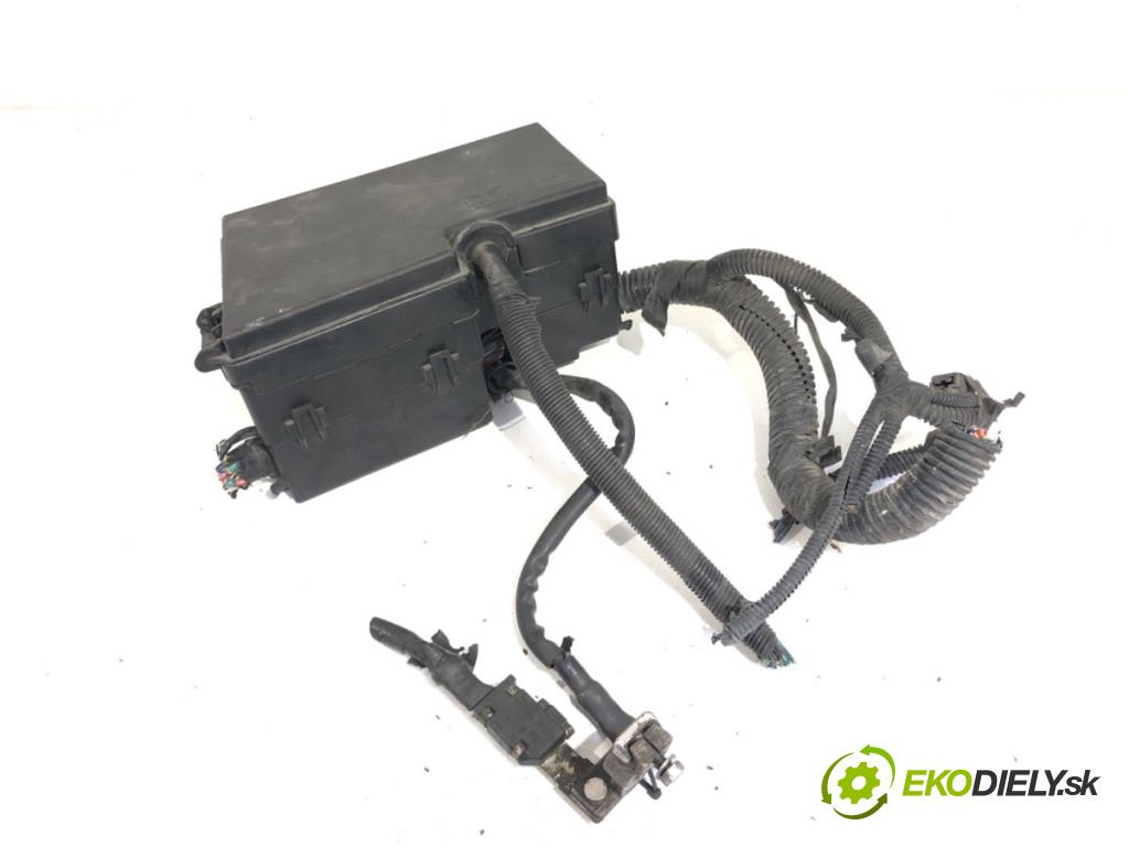 FORD FOCUS C-MAX nadwozie wielkoprzestrzenne (MPV) 2004 80 kW 1.6 TDCi 1560 skříňka poistková  (Pojistková skříňka)