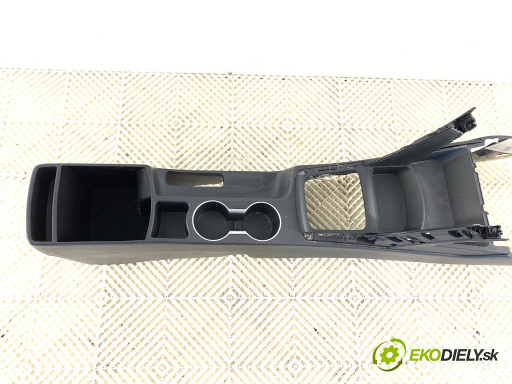HYUNDAI i30 liftback 2013 66 kW 1.4 CRDi 1396 Tunel středový 84610A6000 (Středový tunel)