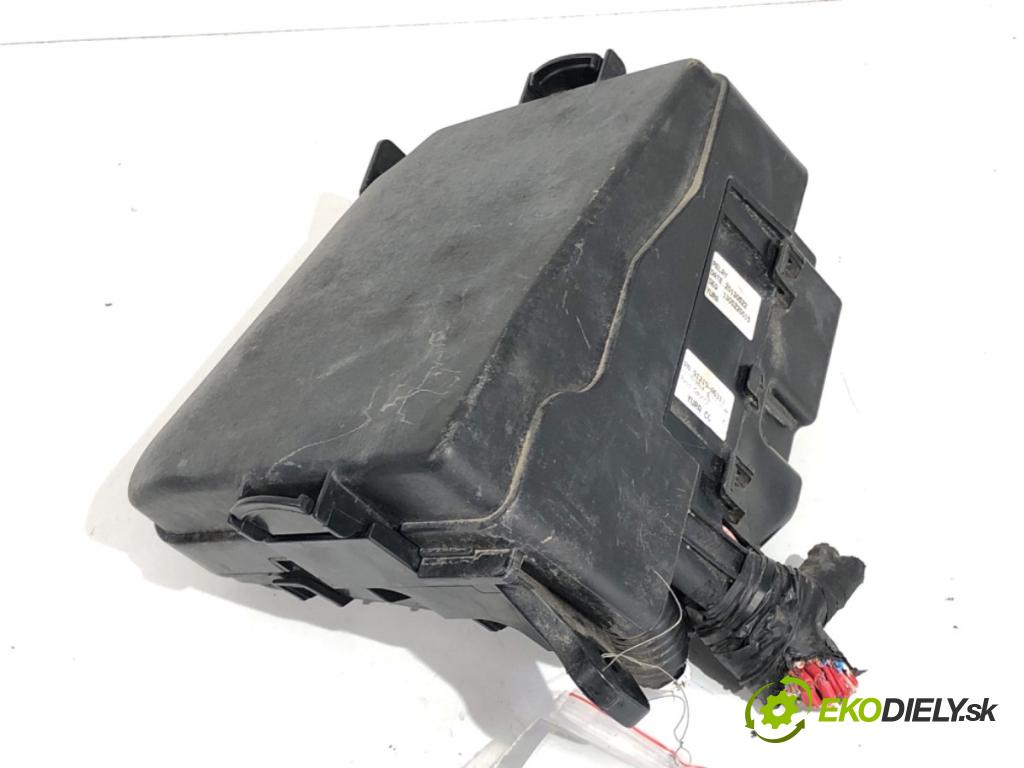 HYUNDAI i30 liftback 2013 66 kW 1.4 CRDi 1396 skříňka poistková 91950-3X510 (Pojistková skříňka)