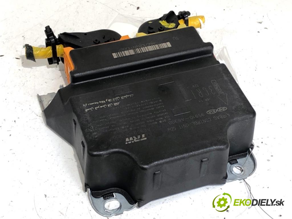 HYUNDAI i30 liftback 2013 66 kW 1.4 CRDi 1396 senzor airbag 95910-A6300 (Snímač)