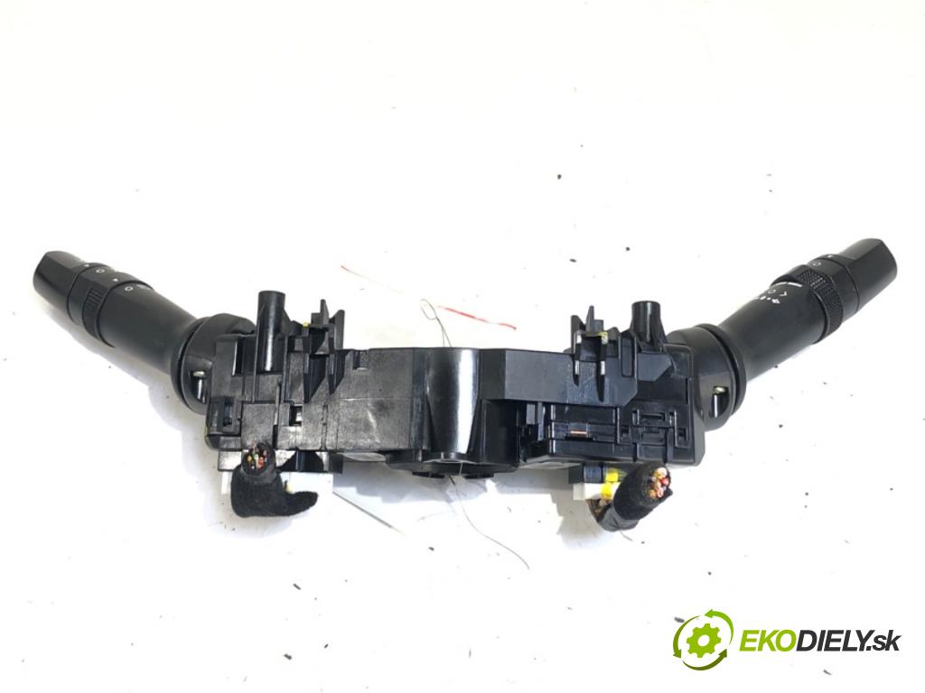 HYUNDAI i30 liftback 2013 66 kW 1.4 CRDi 1396 Prepínač kombinovaný 3753MA-2210 (Prepínacie páčky pod volantom)