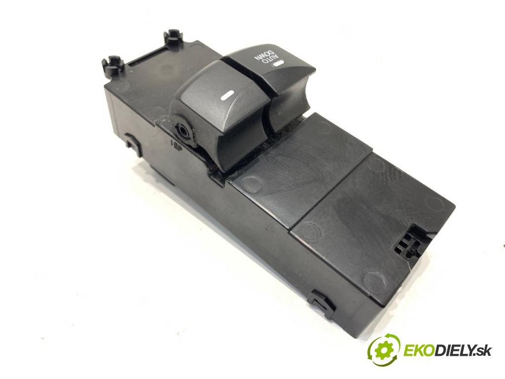 HYUNDAI i30 liftback 2013 66 kW 1.4 CRDi 1396 Prepínač okien 93570-A6100 (Prepínacie páčky pod volantom)