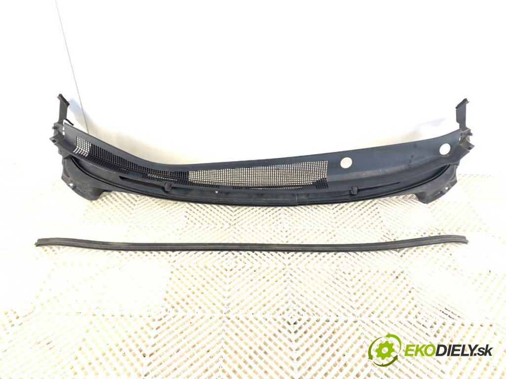 HYUNDAI i30 liftback 2013 66 kW 1.4 CRDi 1396 Torpédo, plast pod čelné okno 86151-A6000 (Torpédo (plast pod čelným sklom))