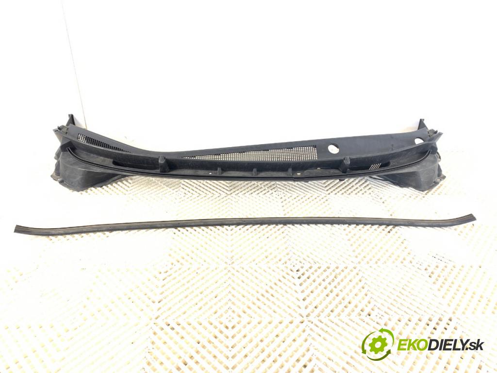 HYUNDAI i30 liftback 2013 66 kW 1.4 CRDi 1396 Torpédo, plast pod čelné okno 86151-A6000 (Torpédo (plast pod čelným sklom))