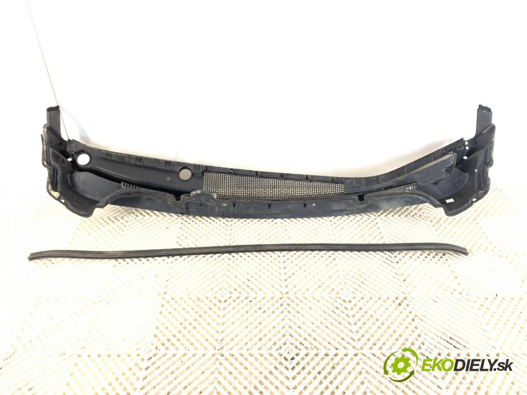 HYUNDAI i30 liftback 2013 66 kW 1.4 CRDi 1396 Torpédo, plast pod čelné okno 86151-A6000 (Torpédo (plast pod čelným sklom))