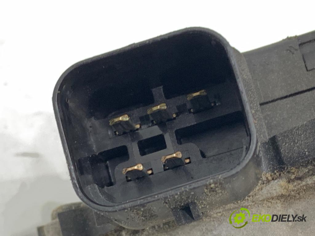 HYUNDAI i30 liftback 2013 66 kW 1.4 CRDi 1396 Mechanizmus stieračov predný 98100-A5000 (Motorček stieračov predný)