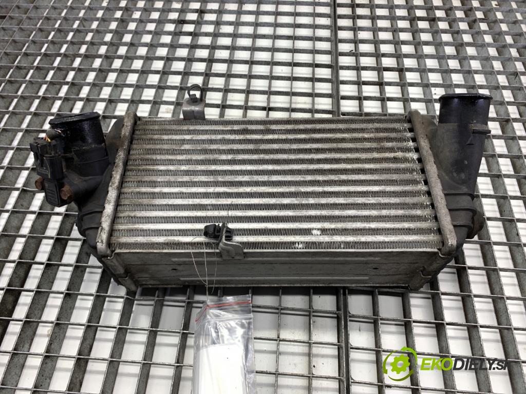 HYUNDAI i30 liftback 2013 66 kW 1.4 CRDi 1396 intercooler 28270-2A770 (Intercooler (chladič stlačeného vzduchu))