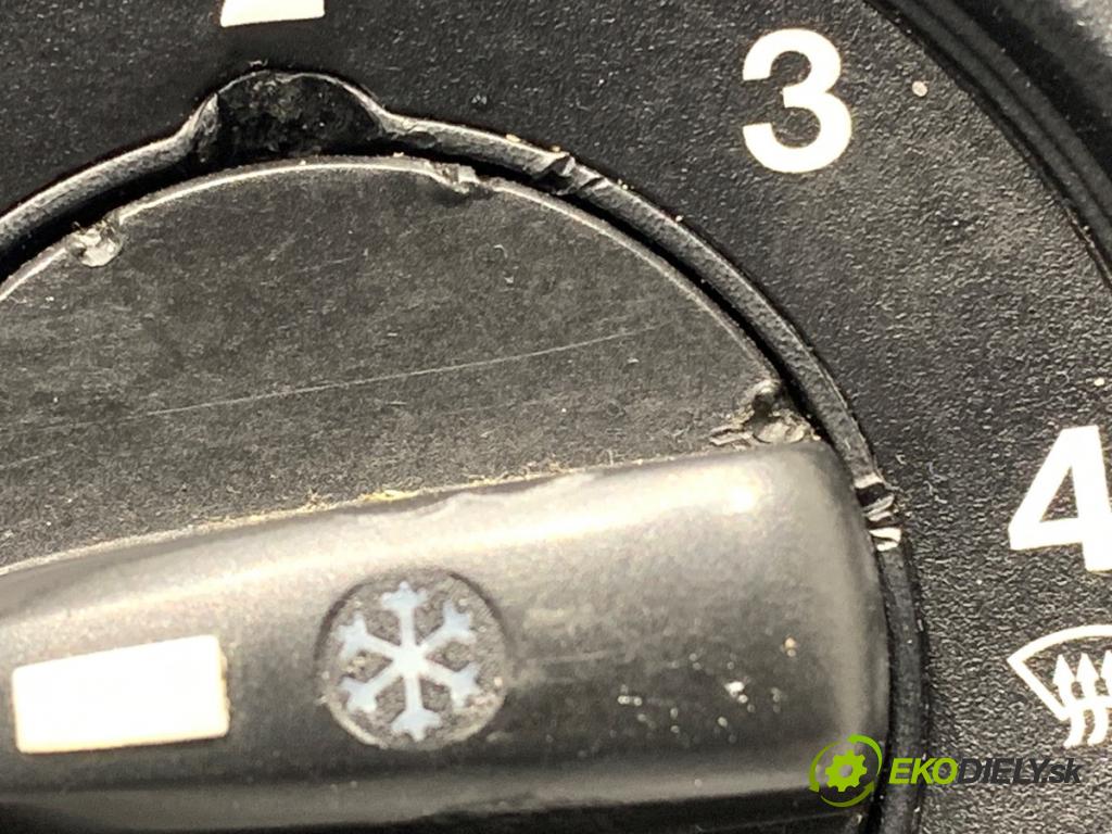 FIAT FIORINO III Nadwozie pełne/minivan 2019 57 kW 1.4 (225AXA1A, 225BXA1A) 1368 Panel ovládania kúrenia 735462118 (Prepínacie páčky pod volantom)