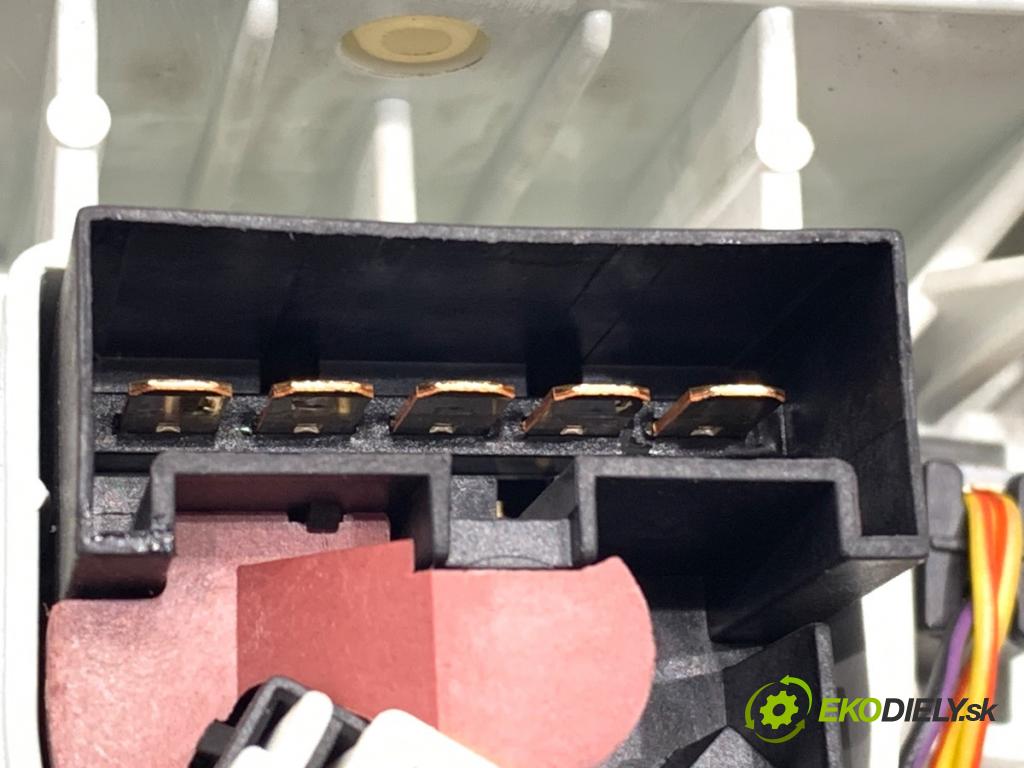 FIAT FIORINO III Nadwozie pełne/minivan 2019 57 kW 1.4 (225AXA1A, 225BXA1A) 1368 Panel ovládania kúrenia 735462118 (Prepínacie páčky pod volantom)