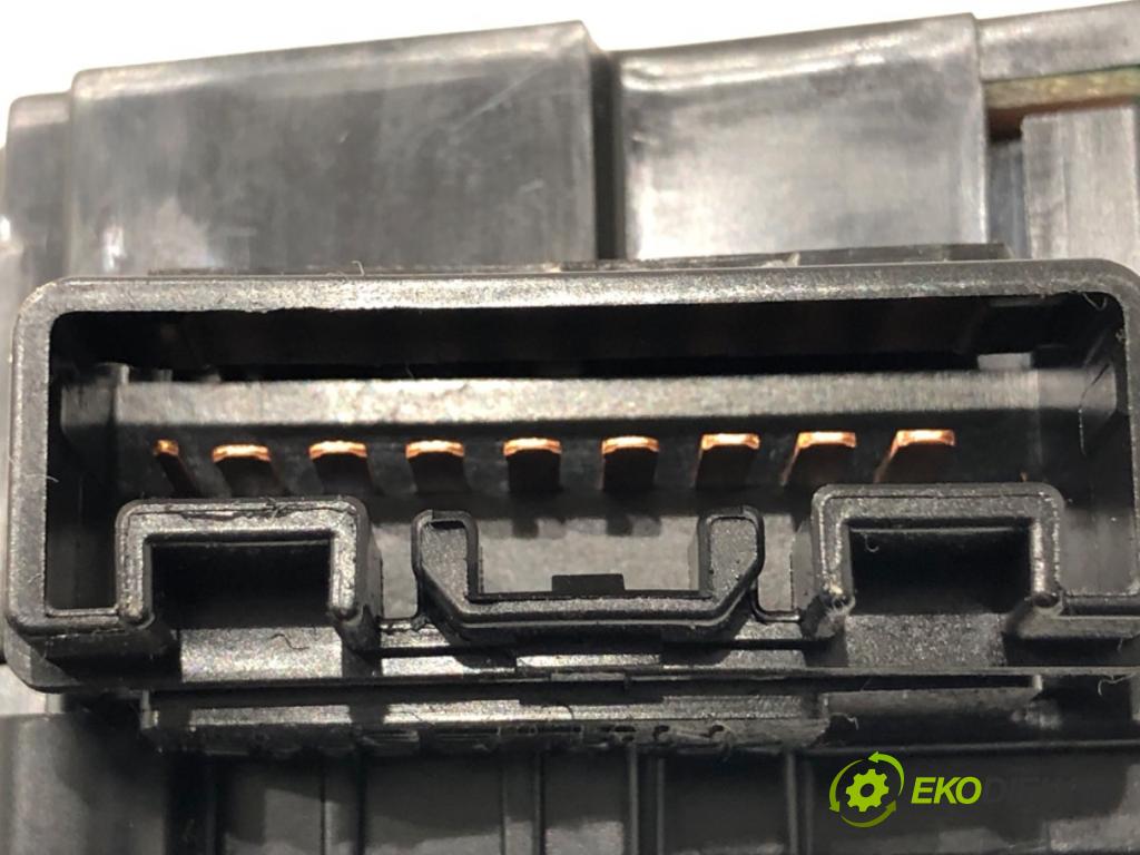 SUZUKI SWIFT III liftback 2006 68 kW 1.3 (RS 413) 1328 Prepínač stieračov  (Prepínacie páčky pod volantom)