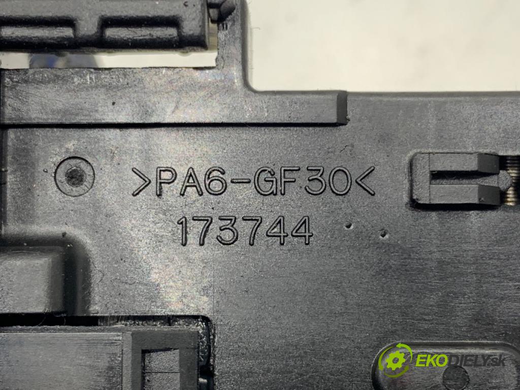 SUZUKI SWIFT III liftback 2006 68 kW 1.3 (RS 413) 1328 Prepínač smeroviek 173744 (Prepínacie páčky pod volantom)