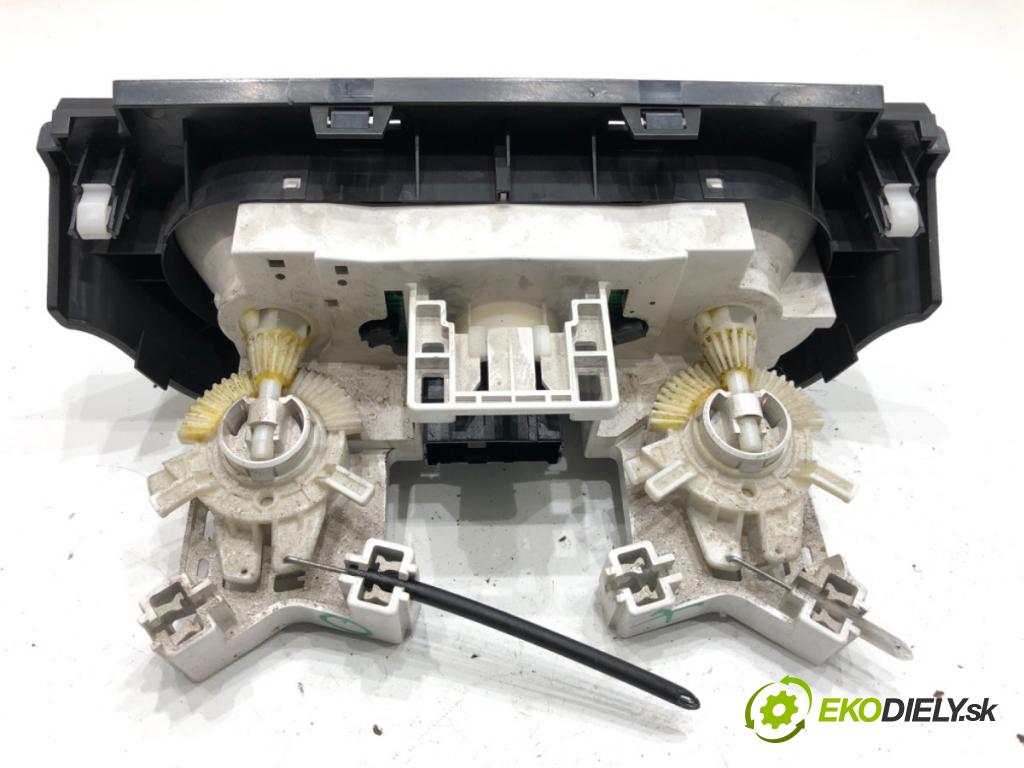 SUZUKI SWIFT III liftback 2006 68 kW 1.3 (RS 413) 1328 Panel ovládania kúrenia  (Prepínacie páčky pod volantom)