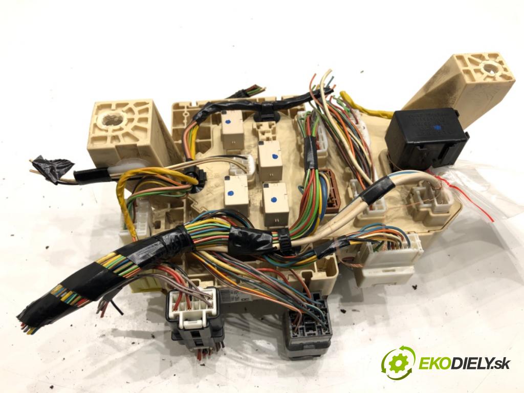 SUZUKI SWIFT III liftback 2006 68 kW 1.3 (RS 413) 1328 modul BSI 36770-62JBO (Pojistková skříňka)