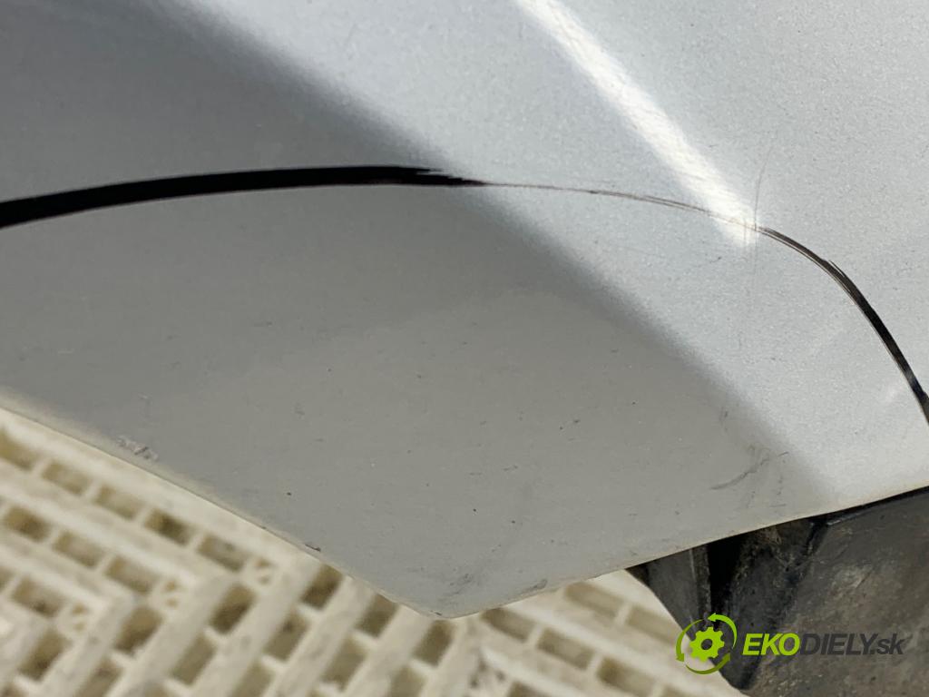 SUZUKI SWIFT III liftback 2006 68 kW 1.3 (RS 413) 1328 blatník pravý přední část