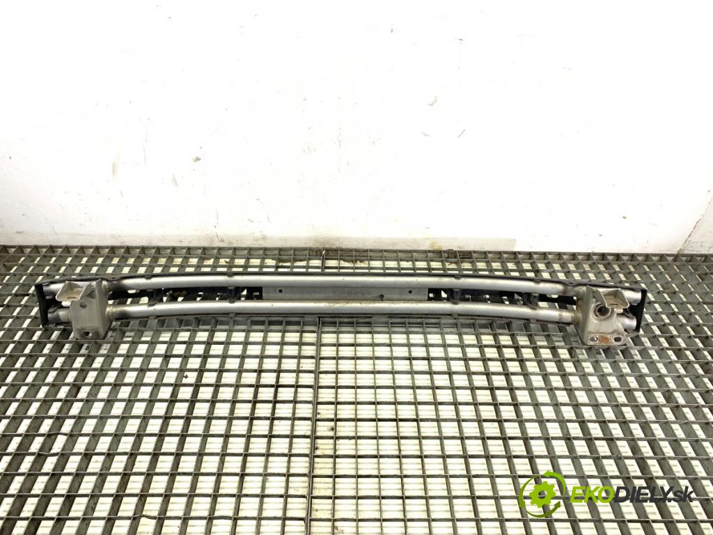 SUZUKI SWIFT III liftback 2006 68 kW 1.3 (RS 413) 1328 výztuha nárazníka přední část  (Přední výztuha)