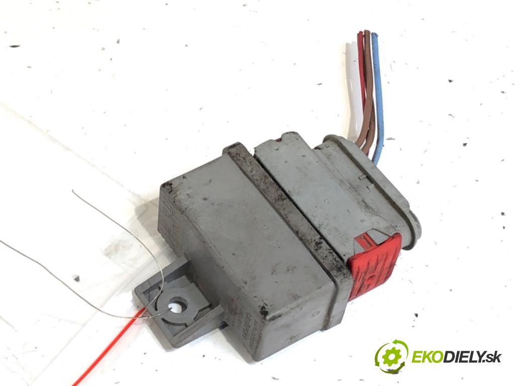 PEUGEOT 3008 nadwozie wielkoprzestrzenne (MPV) 2013 120 kW 2.0 HDi Hybrid4 1997 relé sviečok žhavenia 9674222380 (Relé)