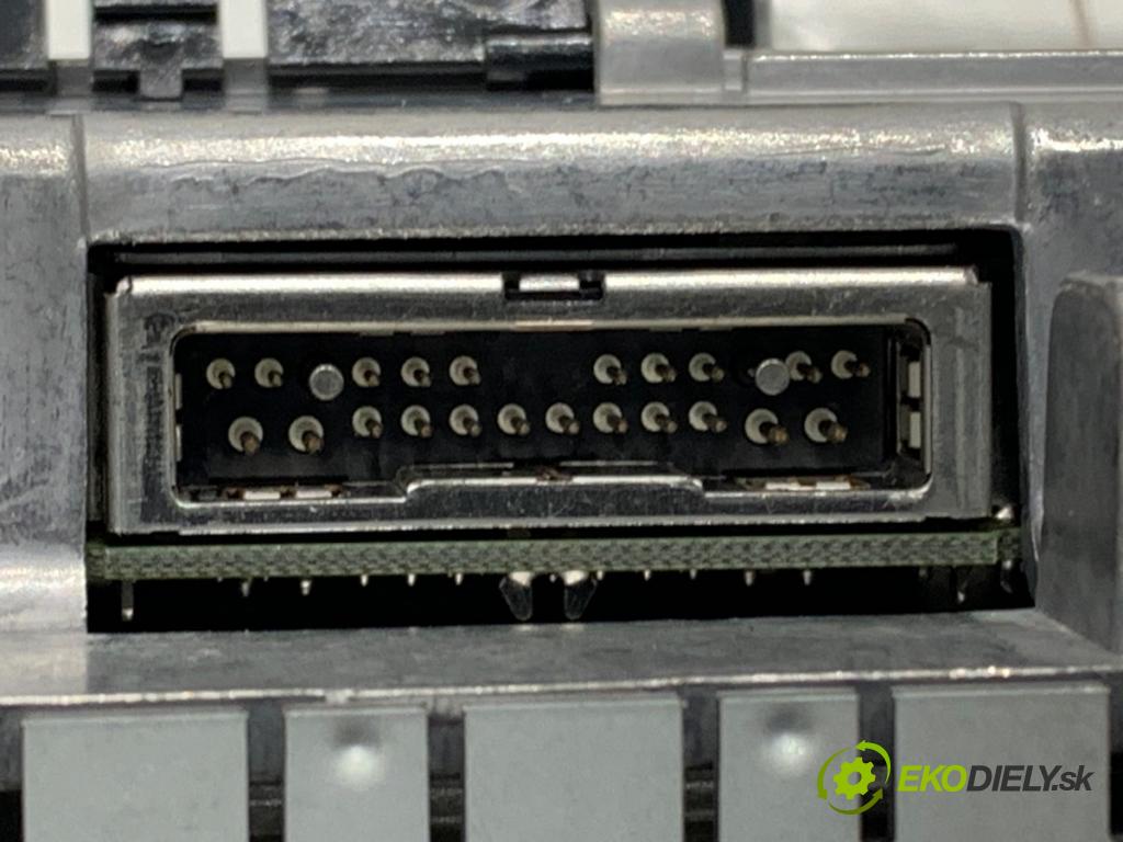 AUDI A6 C6 Kombi 2007 103 kW 2.0 TDI 1968 Dislpej 4F0919603B (Prístrojová doska)