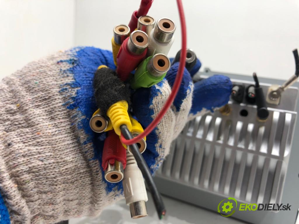 VW GOLF V Kombi 2007 77 kW 1.9 TDI 1896 RADIO  (Audio zariadenie)