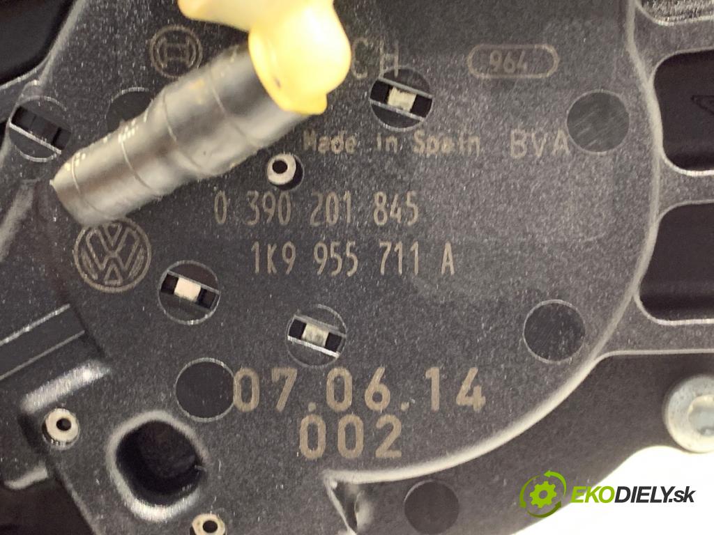 VW GOLF V Kombi 2007 77 kW 1.9 TDI 1896 motor stěračů zadní část 1K9955711A