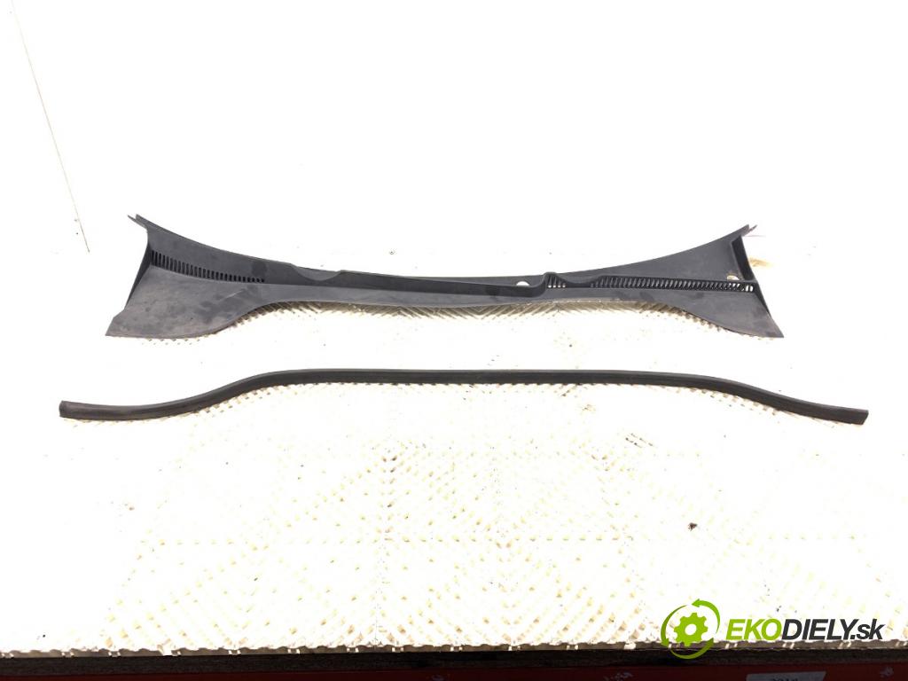 VW GOLF V Kombi 2007 77 kW 1.9 TDI 1896 torpédo plast pod čelní okno 1K5819415A (Plast pod čelním sklem)