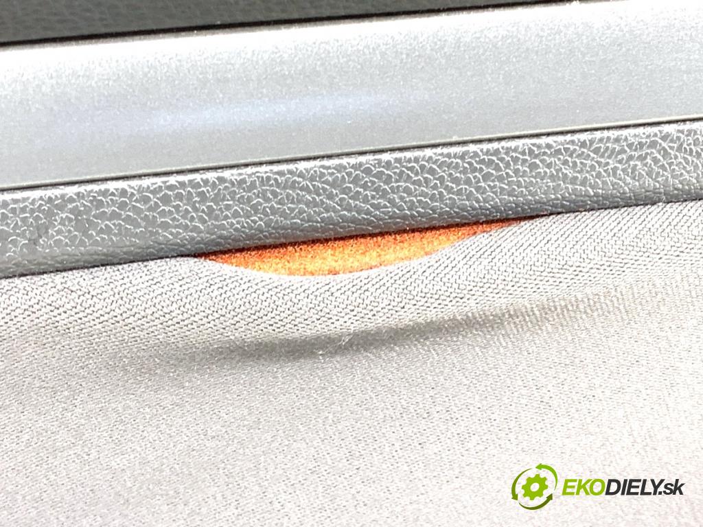 VW GOLF V Kombi 2007 77 kW 1.9 TDI 1896 čalúnenie Dvere pravy predný