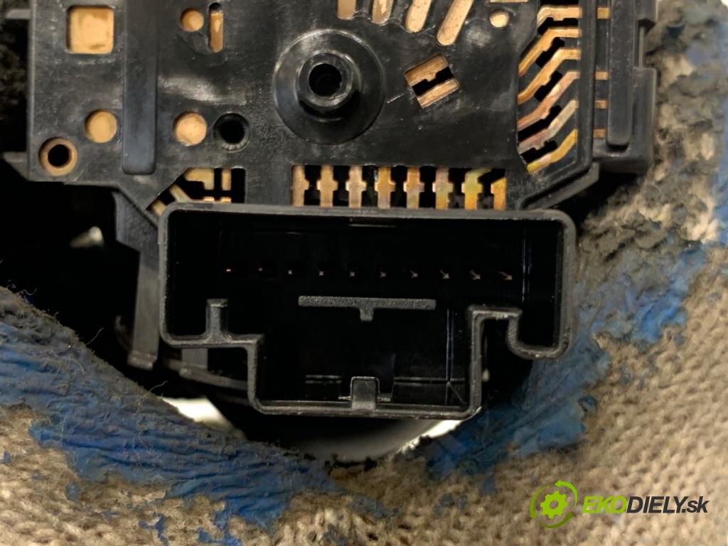 SKODA FABIA III liftback 2018 55 kW 1.0 999 Prepínač kombinovaný 2Q0953521AE (Prepínacie páčky pod volantom)