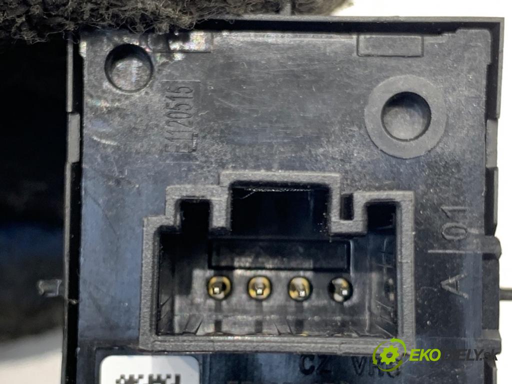 SKODA FABIA III liftback 2018 55 kW 1.0 999 Prepínač okien 5E0959858A (Prepínacie páčky pod volantom)