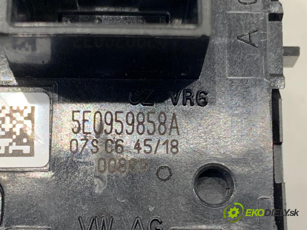 SKODA FABIA III liftback 2018 55 kW 1.0 999 Prepínač okien 5E0959858A (Prepínacie páčky pod volantom)