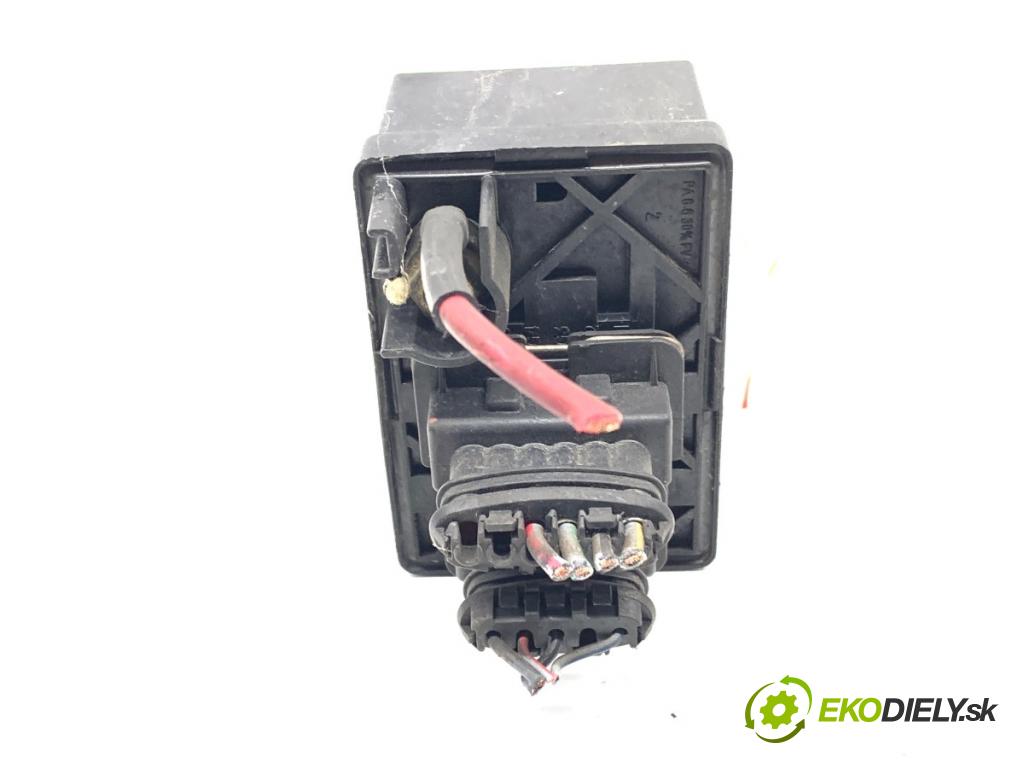 FIAT GRANDE PUNTO liftback 2005 96 kW 1.9 D Multijet 1910 relé sviečok žhavenia 51299012 (Relé)