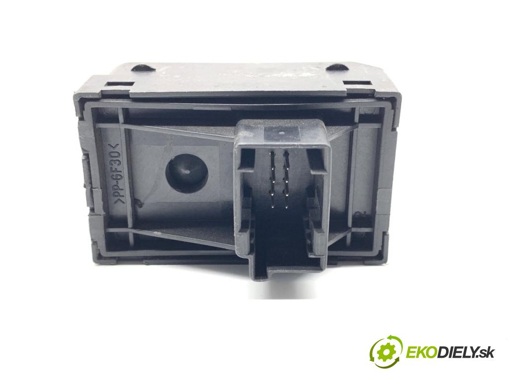 FIAT GRANDE PUNTO liftback 2005 96 kW 1.9 D Multijet 1910 Prepínač nastavenia spätných zrkadiel  (Prepínacie páčky pod volantom)