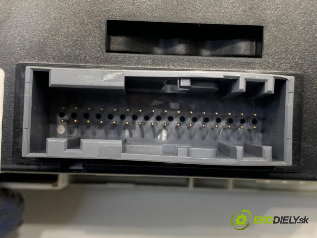 OPEL ASTRA H Kombi 2004 77 kW 1.6 (L35) 1598 Panel ovládania kúrenia 13201300 (Prepínacie páčky pod volantom)