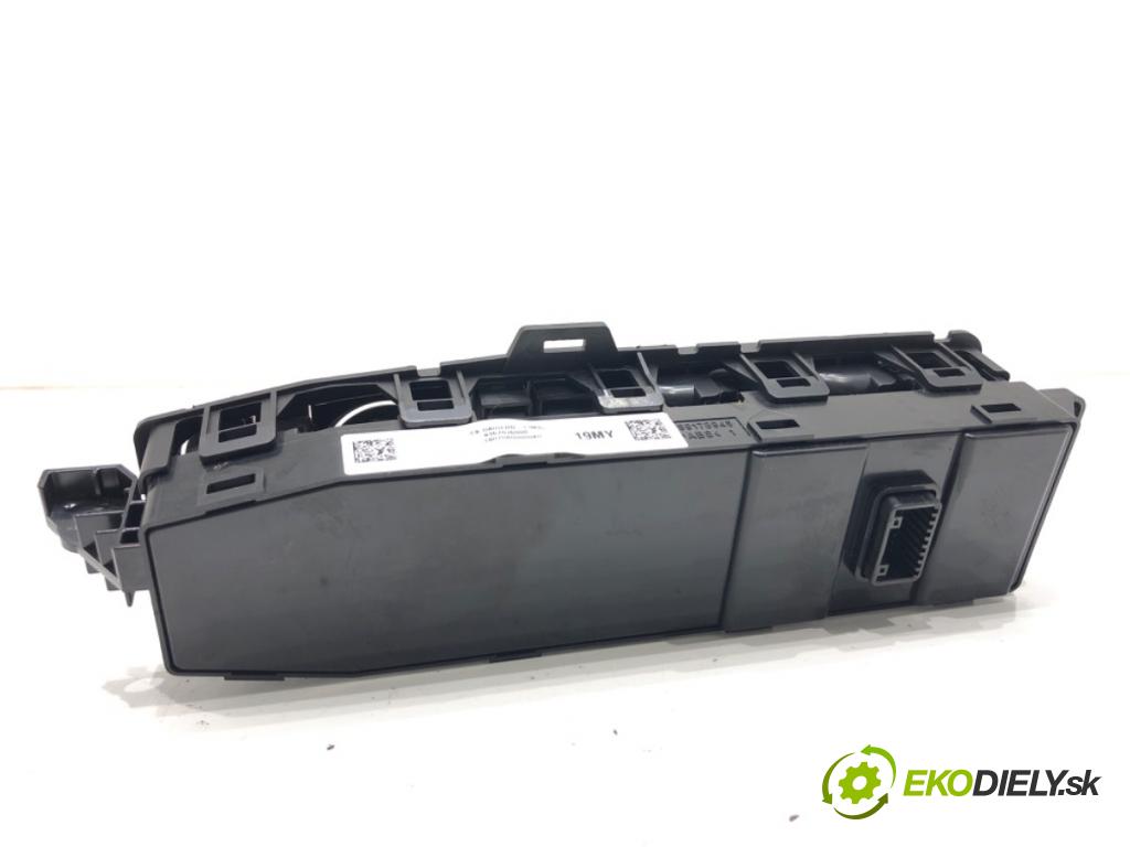 KIA STINGER liftback 2019 272 kW 3.3 T-GDi 4WD 3342 přepínač oken 93570J5000 (Páčky pod volantem)