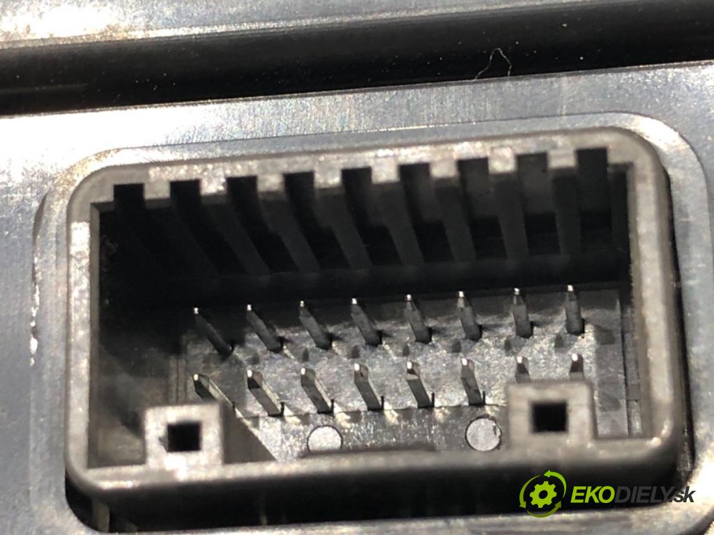 KIA STINGER liftback 2019 272 kW 3.3 T-GDi 4WD 3342 přepínač oken 93570J5000 (Páčky pod volantem)