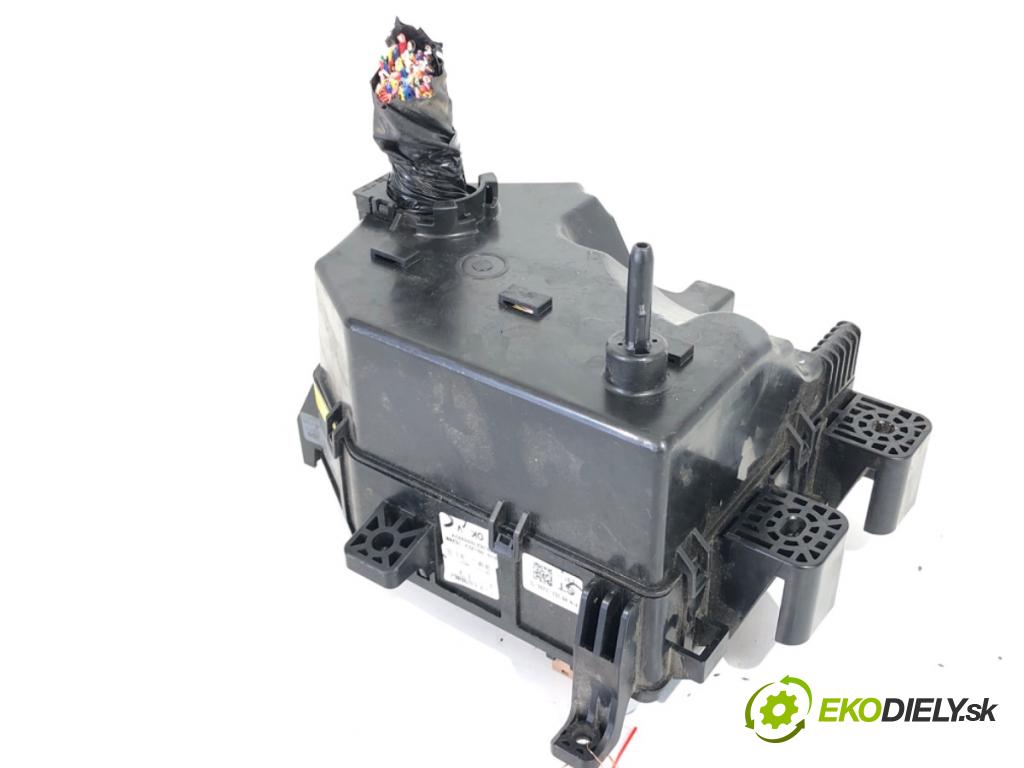 KIA STINGER liftback 2019 272 kW 3.3 T-GDi 4WD 3342 skříňka poistková 912E2-J5200 (Pojistková skříňka)