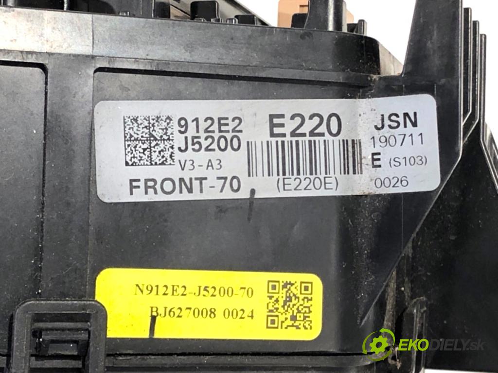 KIA STINGER liftback 2019 272 kW 3.3 T-GDi 4WD 3342 skříňka poistková 912E2-J5200 (Pojistková skříňka)