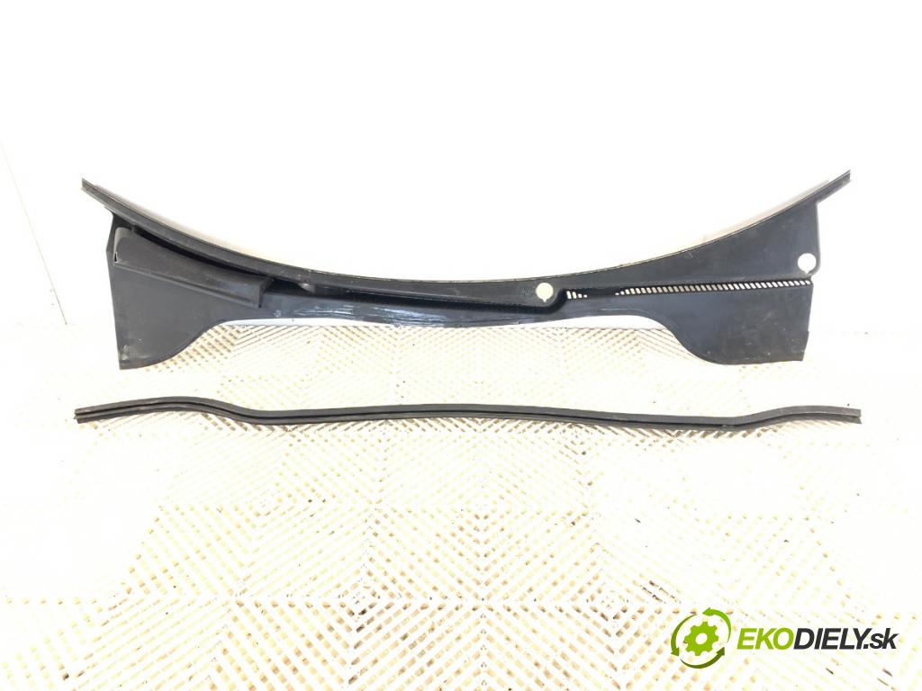 VW GOLF V liftback 2007 77 kW 1.9 TDI 1896 Torpédo, plast pod čelné okno  (Torpédo (plast pod čelným sklom))