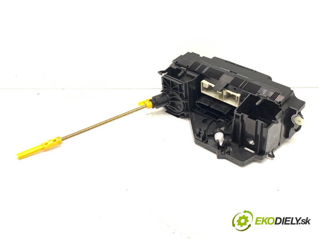 VW GOLF V liftback 2007 77 kW 1.9 TDI 1896 Panel ovládania kúrenia  (Prepínacie páčky pod volantom)