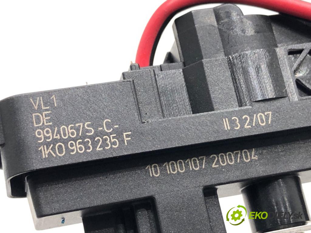 VW GOLF V liftback 2007 77 kW 1.9 TDI 1896 topné těleso radiátor topení elektrická 1K0963235F (Radiátor topení)