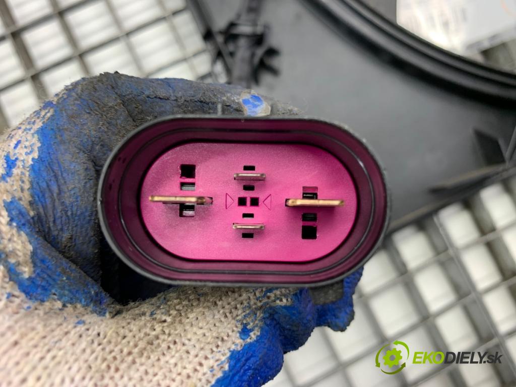 SKODA OCTAVIA III Kombi 2015 77 kW 1.6 TDI 1598 ventilátor chladiče 5Q0121205 (Ventilátor)