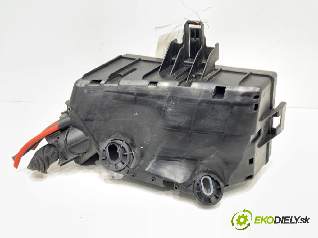 SKODA OCTAVIA III Kombi 2015 77 kW 1.6 TDI 1598 skříňka poistková 5Q0907361B (Pojistková skříňka)