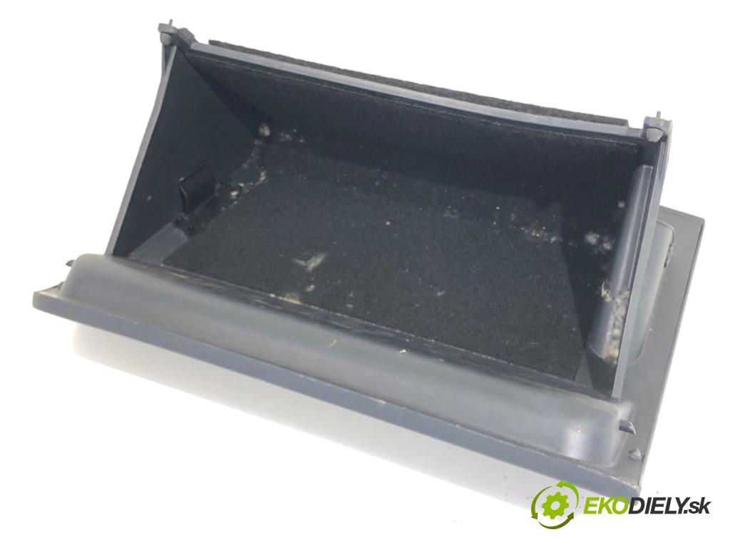 SKODA OCTAVIA III Kombi 2015 77 kW 1.6 TDI 1598 Priehradka, kastlík spolujazdca  (Priehradka (kastlík))