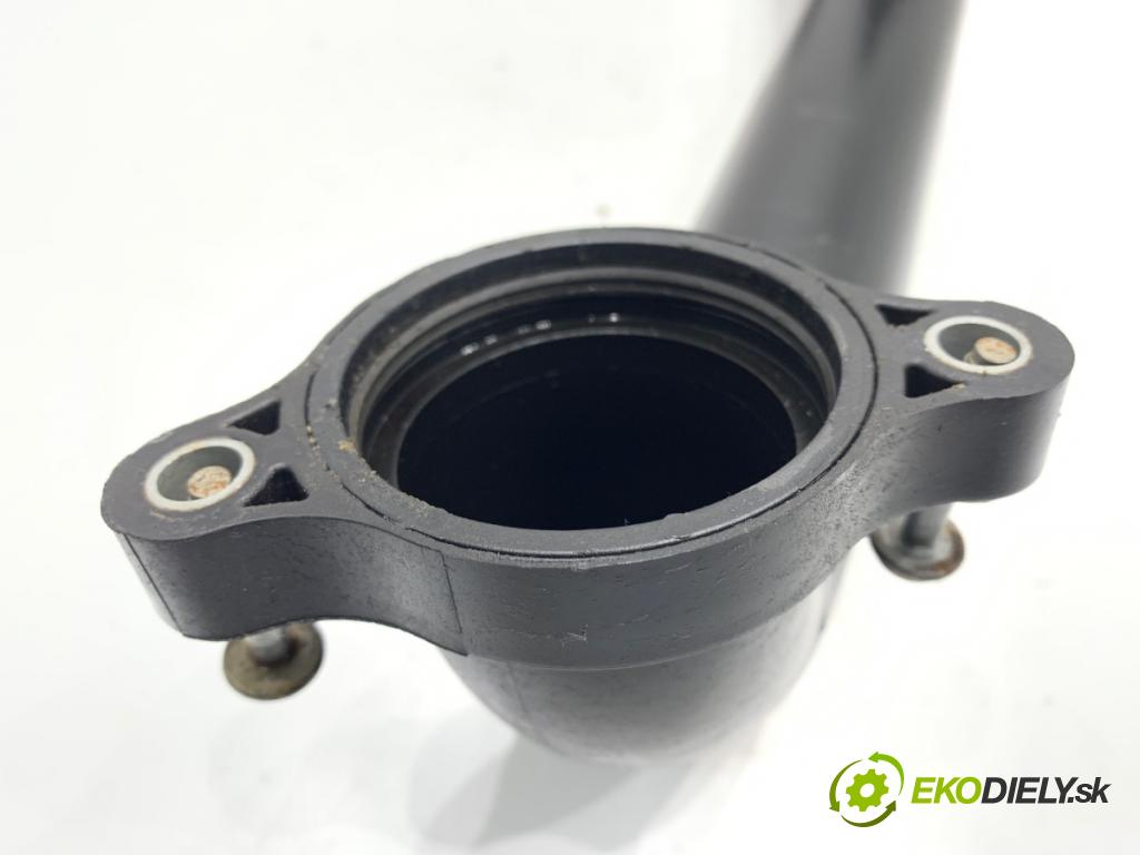 SKODA OCTAVIA III Kombi 2015 77 kW 1.6 TDI 1598 Rúra vzduchu 04L145770H