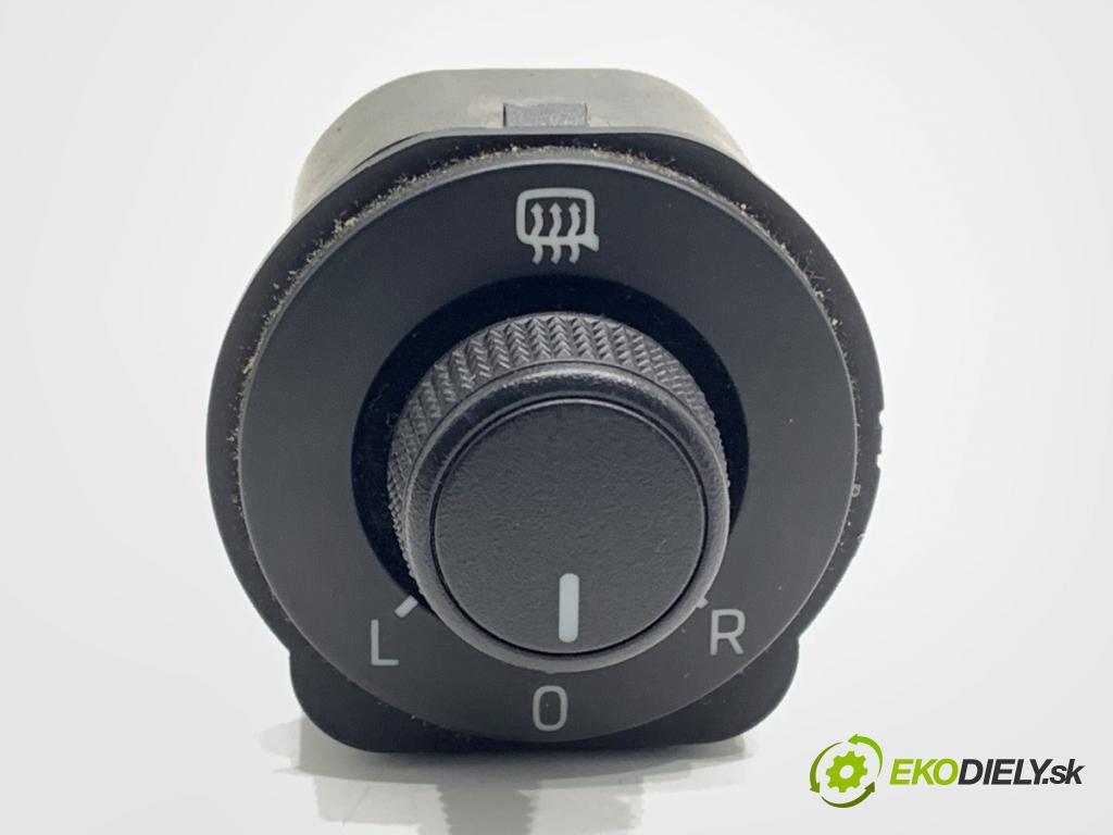 SKODA OCTAVIA III Kombi 2015 77 kW 1.6 TDI 1598 Prepínač nastavenia spätných zrkadiel 5E0959565B (Prepínacie páčky pod volantom)